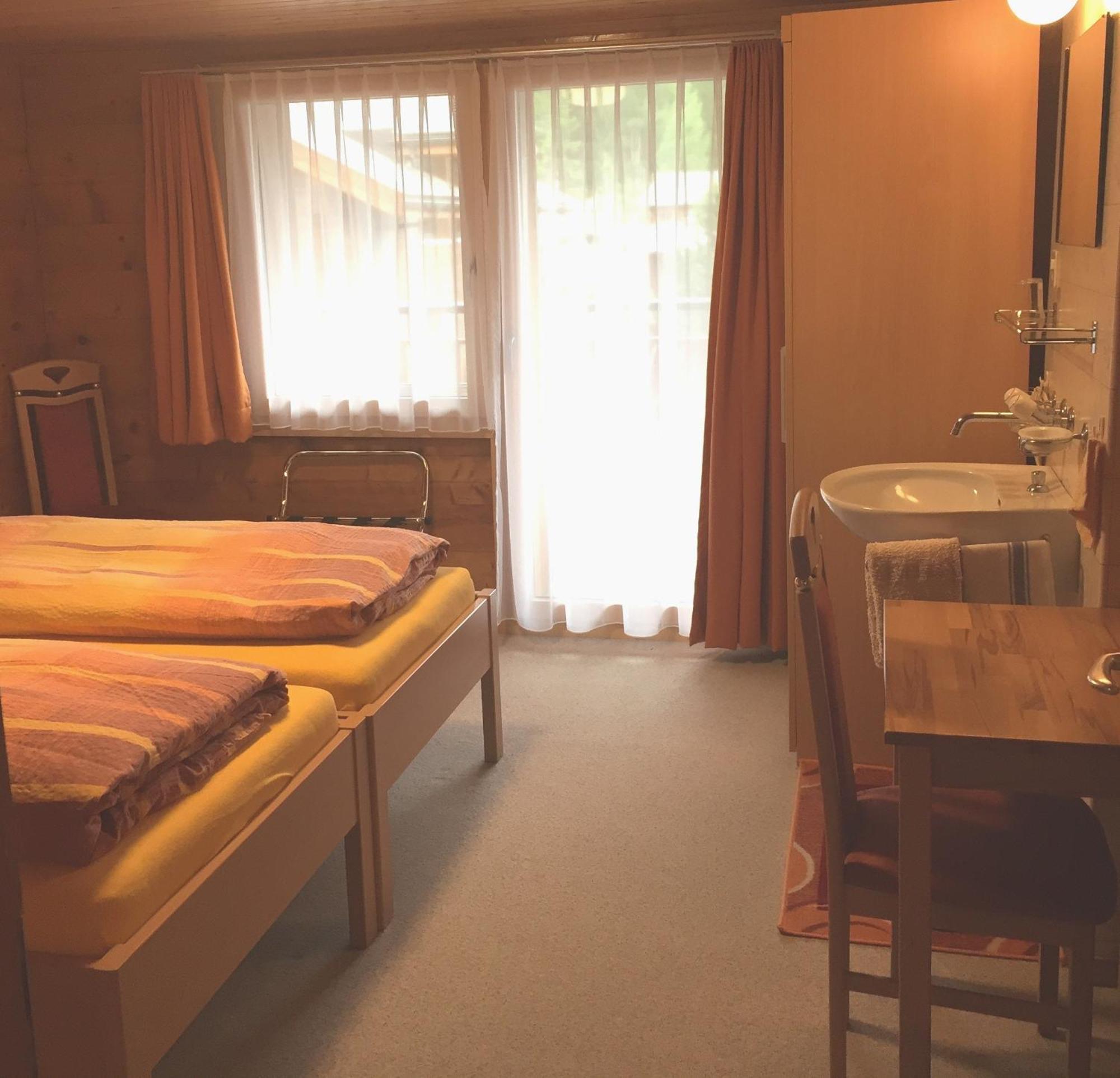 Sunnegga Apartment เกรเชิน ภายนอก รูปภาพ